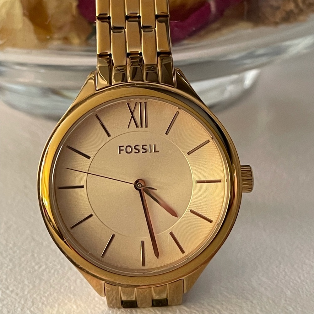 Ladies Fossil Watch in Gold with Bronze/Rose Undertones